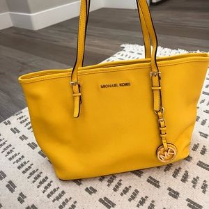 Michael kors shoulder purse